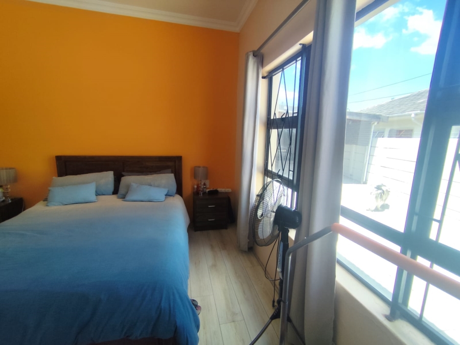 5 Bedroom Property for Sale in Athlone Western Cape